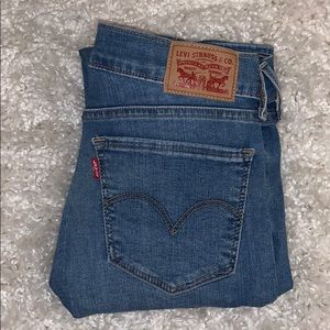 Levi’s 710 Super Skinny Size 28 Light Wash